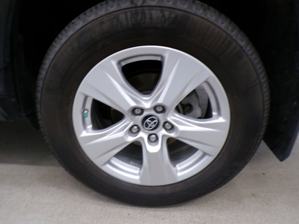 Used 2019 Toyota RAV4 XLE w/ Convenience Package AWD/4WD image 9
