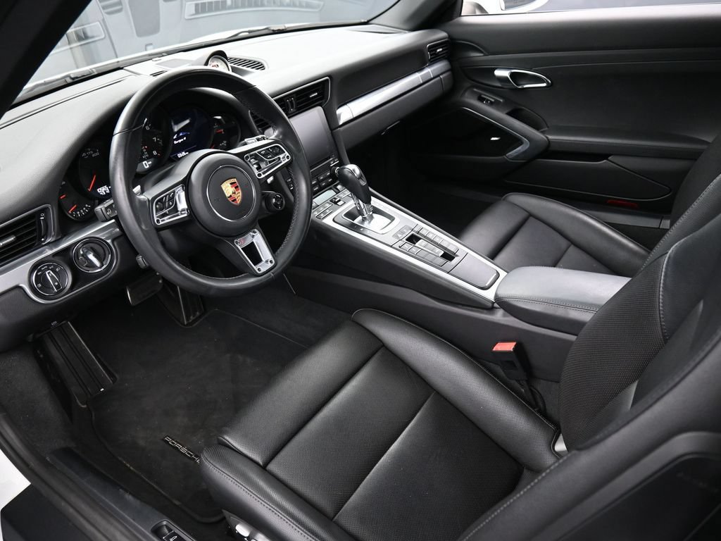 Certified 2019 Porsche 911 Targa 4 AWD/4WD image 4