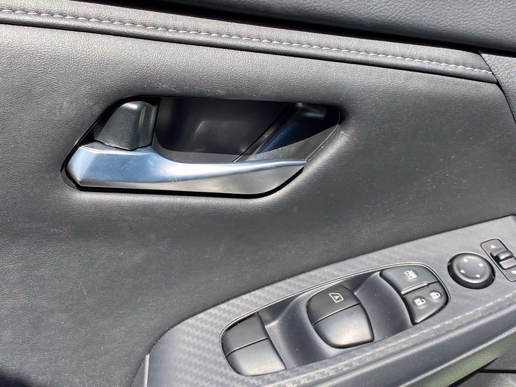 Used 2025 Nissan Sentra SV FWD image 11