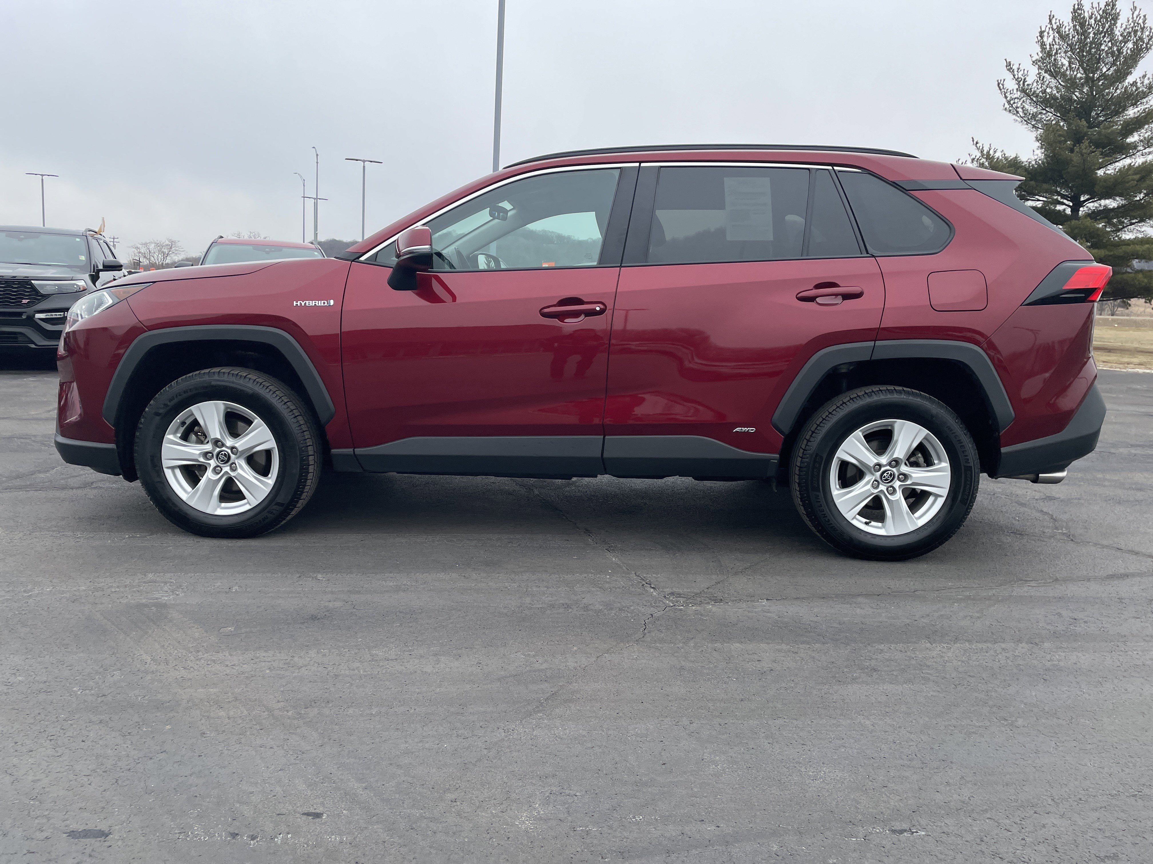 Used 2021 Toyota RAV4 XLE image 2