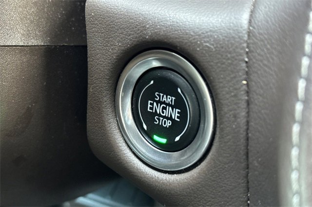 Used 2024 Chevrolet Suburban LT image 34