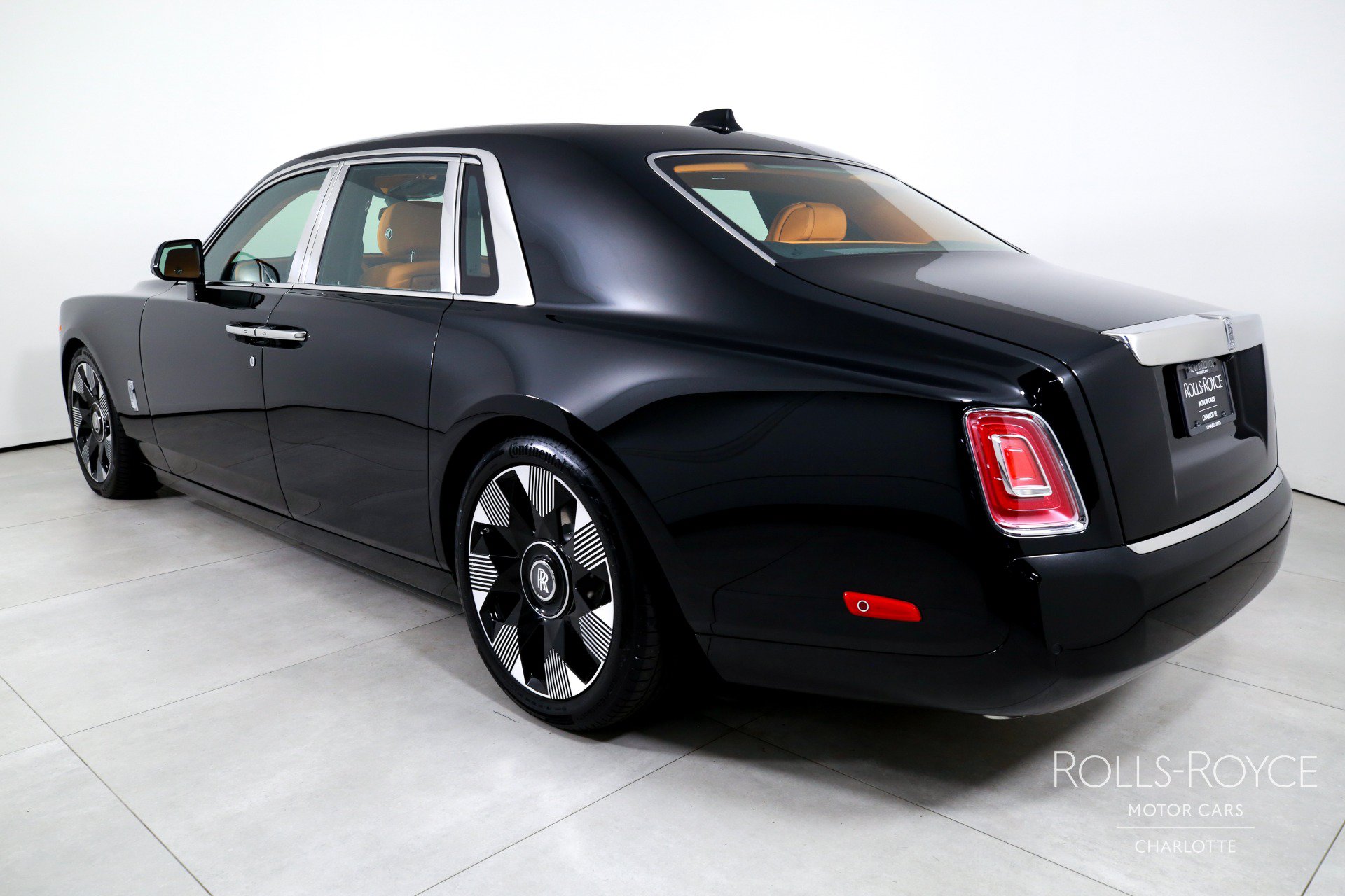 New 2027 Rolls-Royce Phantom Sedan RWD image 8