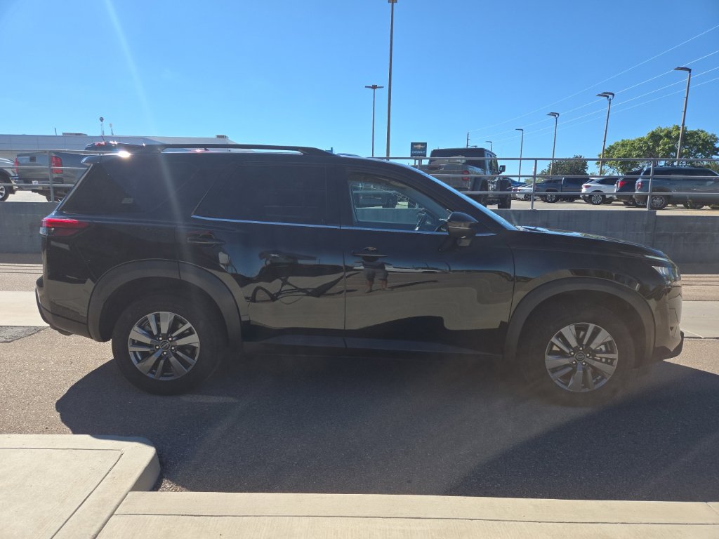 Used 2024 Nissan Pathfinder SV FWD image 4