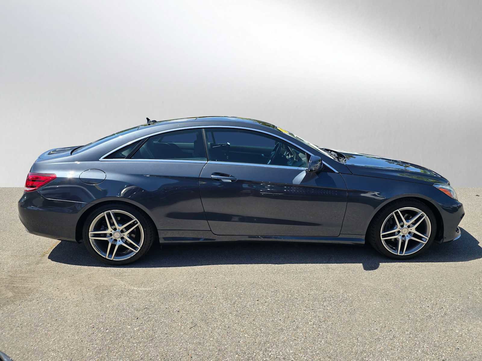 Used 2016 Mercedes-Benz E 400 Coupe image 2