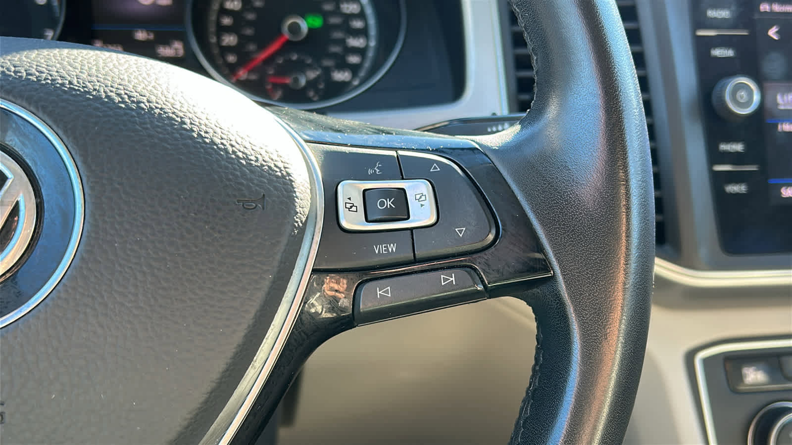 Used 2019 Volkswagen Atlas SE w/ Towing Package image 11