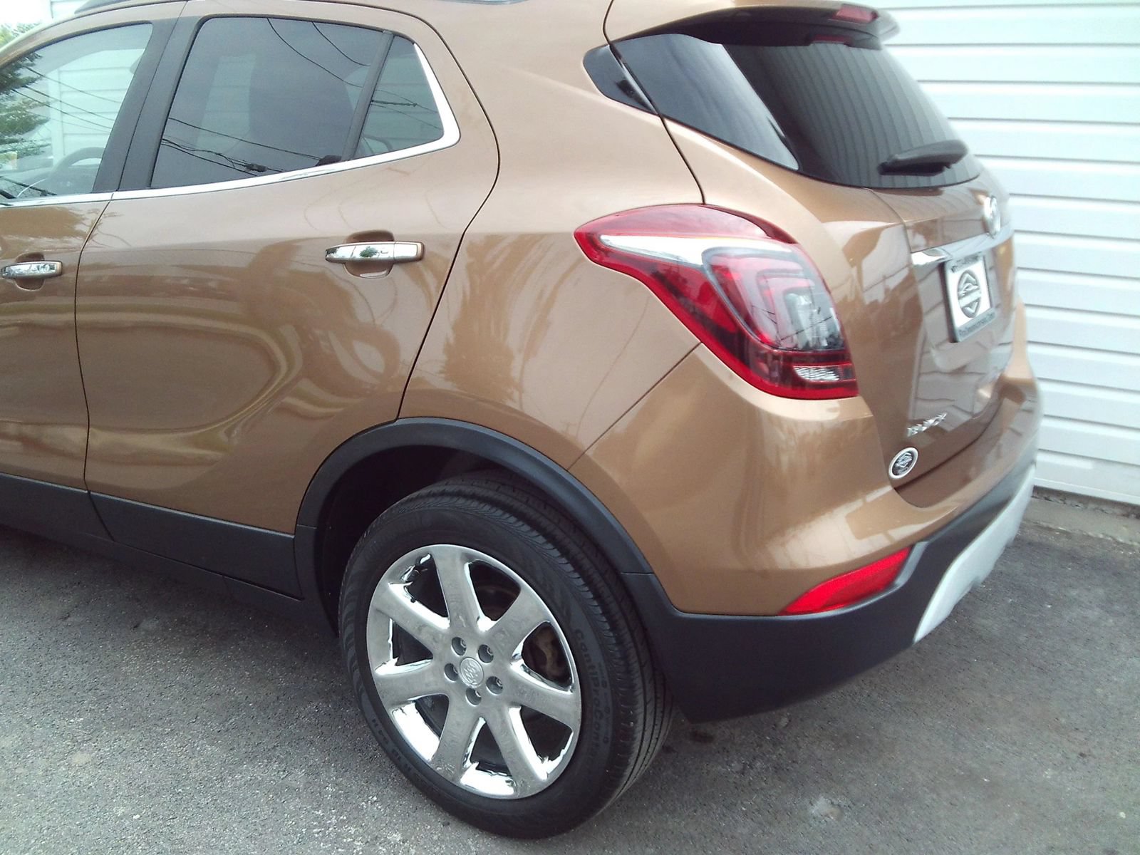 Used 2017 Buick Encore Essence w/ Experience Buick Package FWD image 5