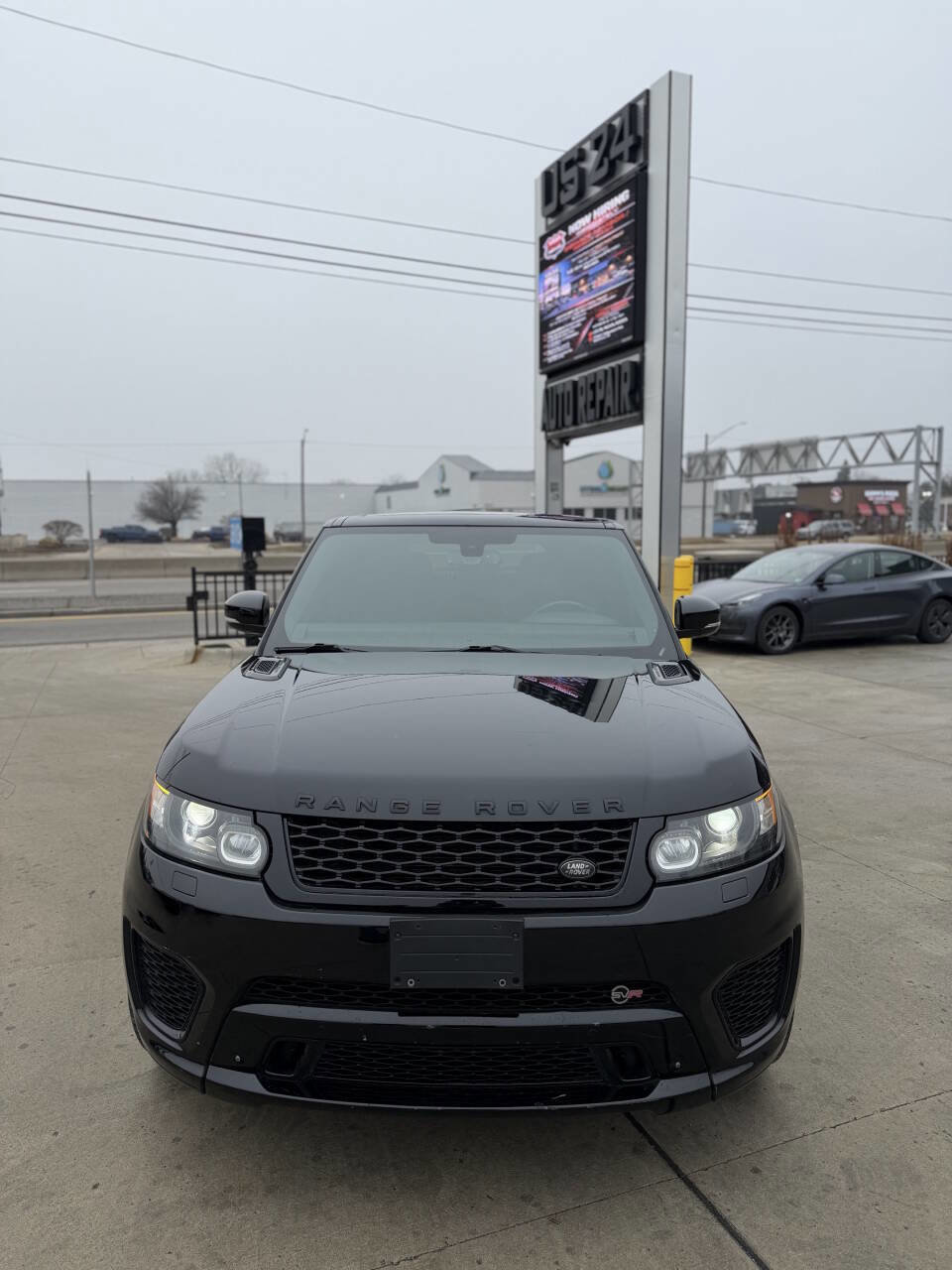 Used 2015 Land Rover Range Rover Sport SVR AWD/4WD image 4