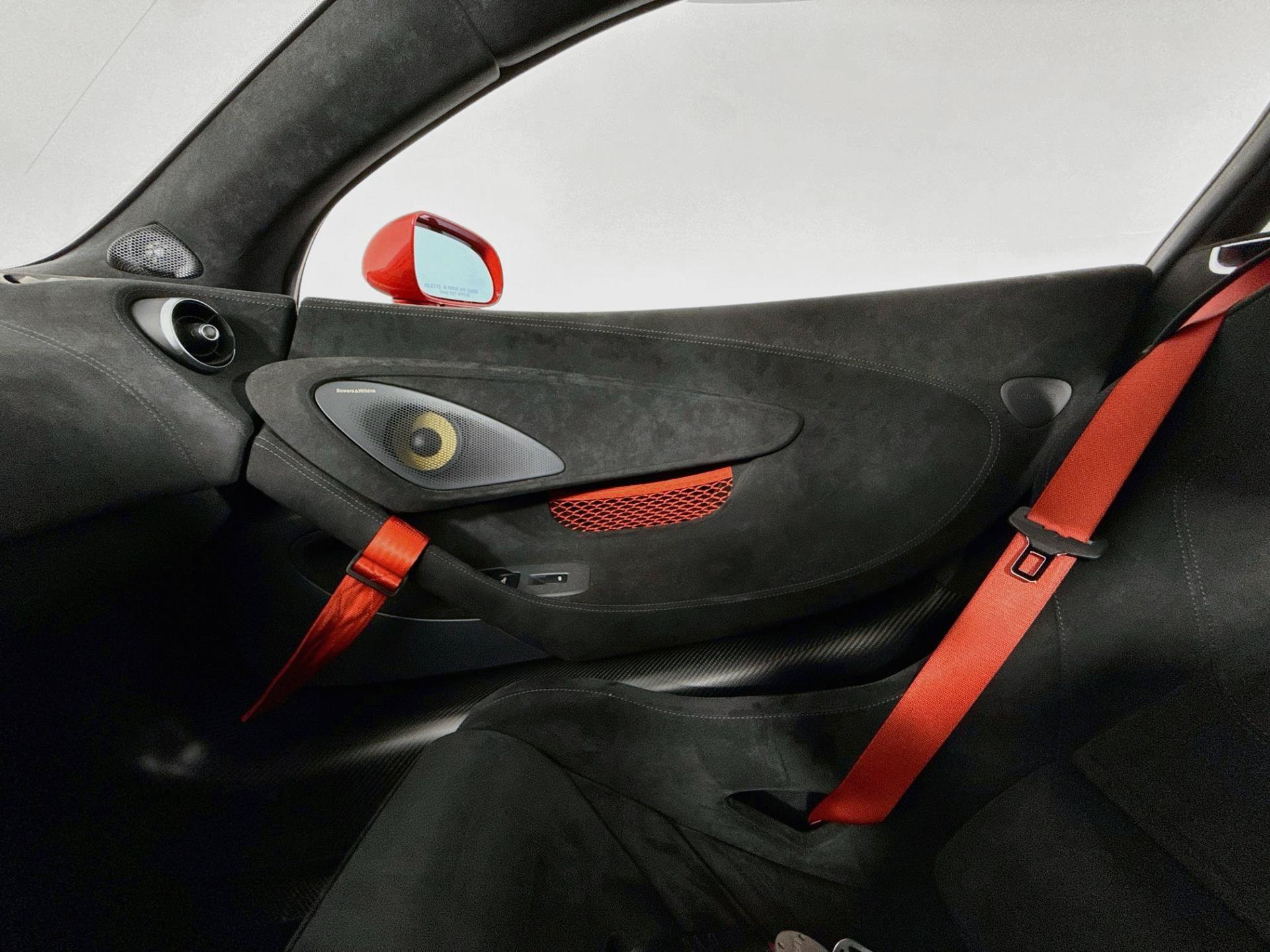 Used 2020 McLaren 620R RWD image 25