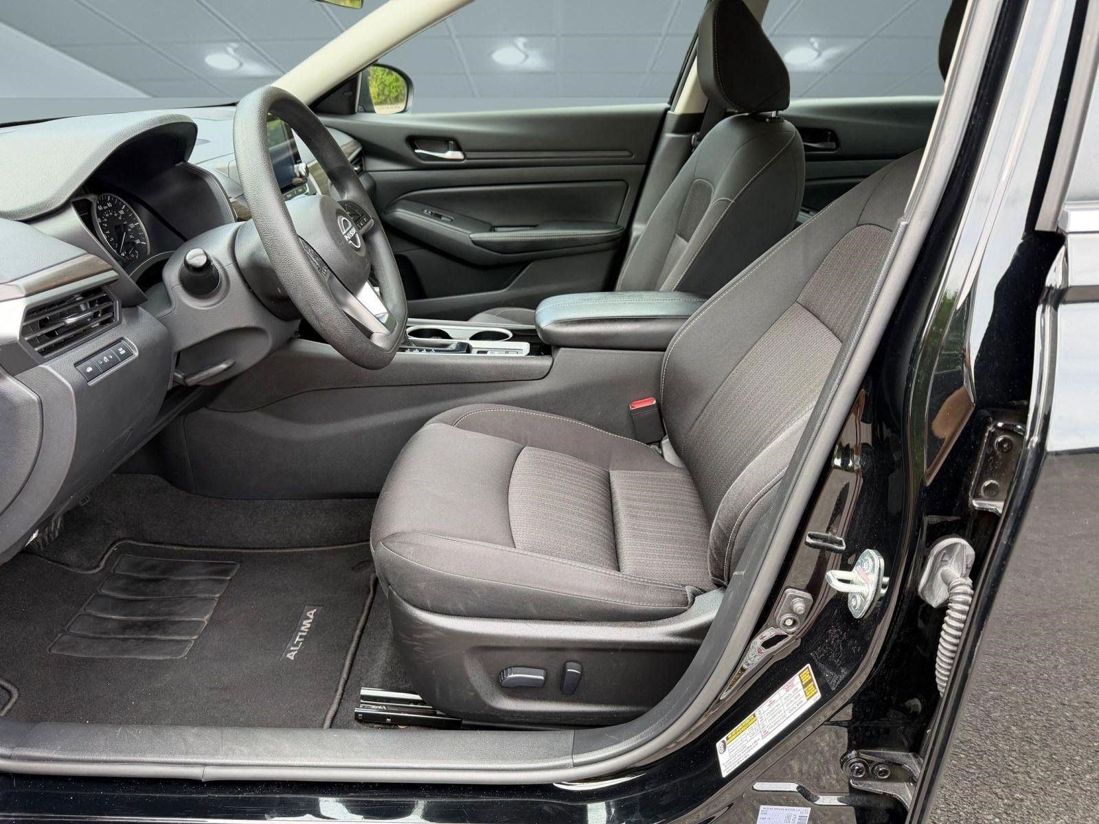 Used 2024 Nissan Altima 2.5 SV AWD/4WD image 5