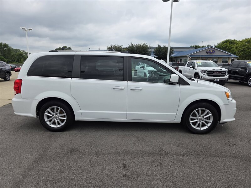 Used 2019 Dodge Grand Caravan SXT FWD image 2