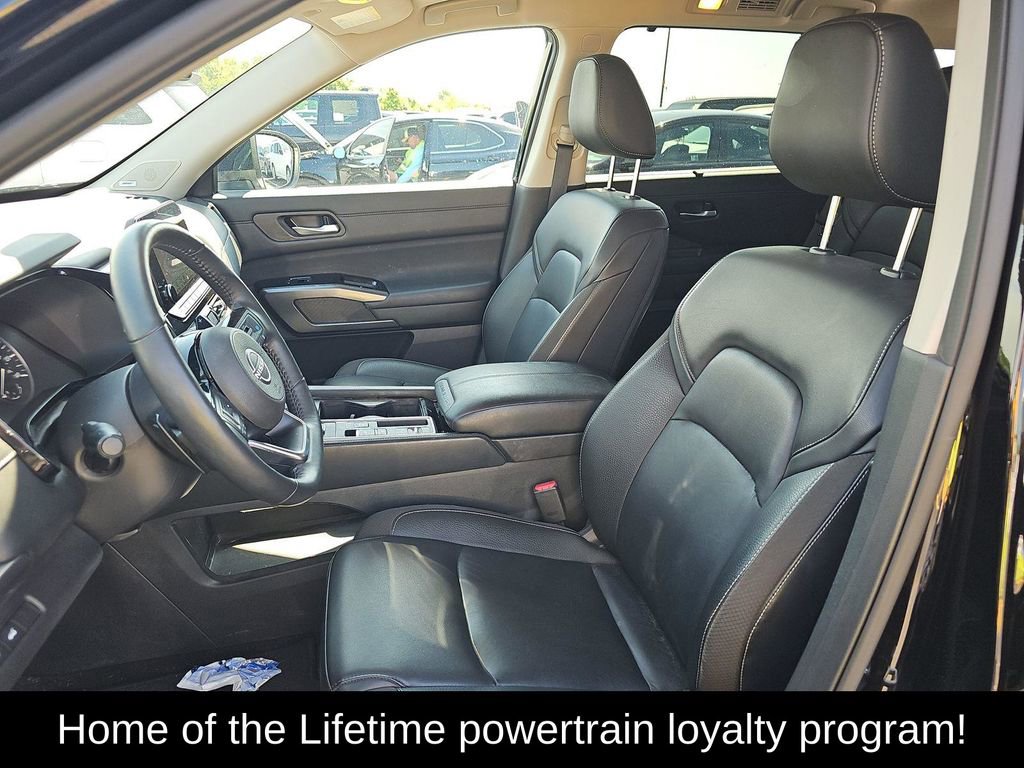 Used 2025 Nissan Pathfinder SL w/ SL Premium Package FWD image 4
