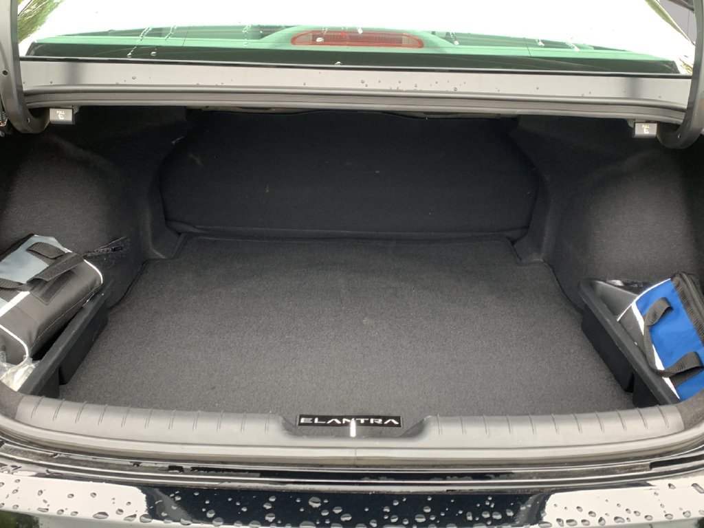 Certified 2026 Hyundai Elantra SE w/ Cargo Package FWD image 10