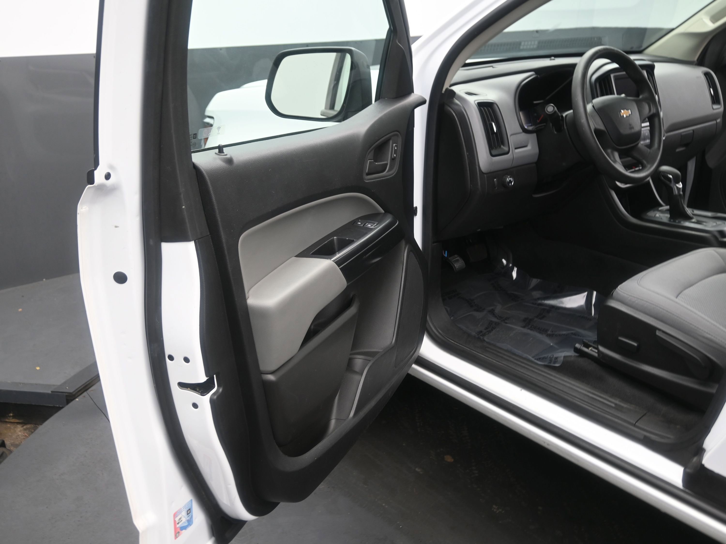 Used 2022 Chevrolet Colorado W/T image 12