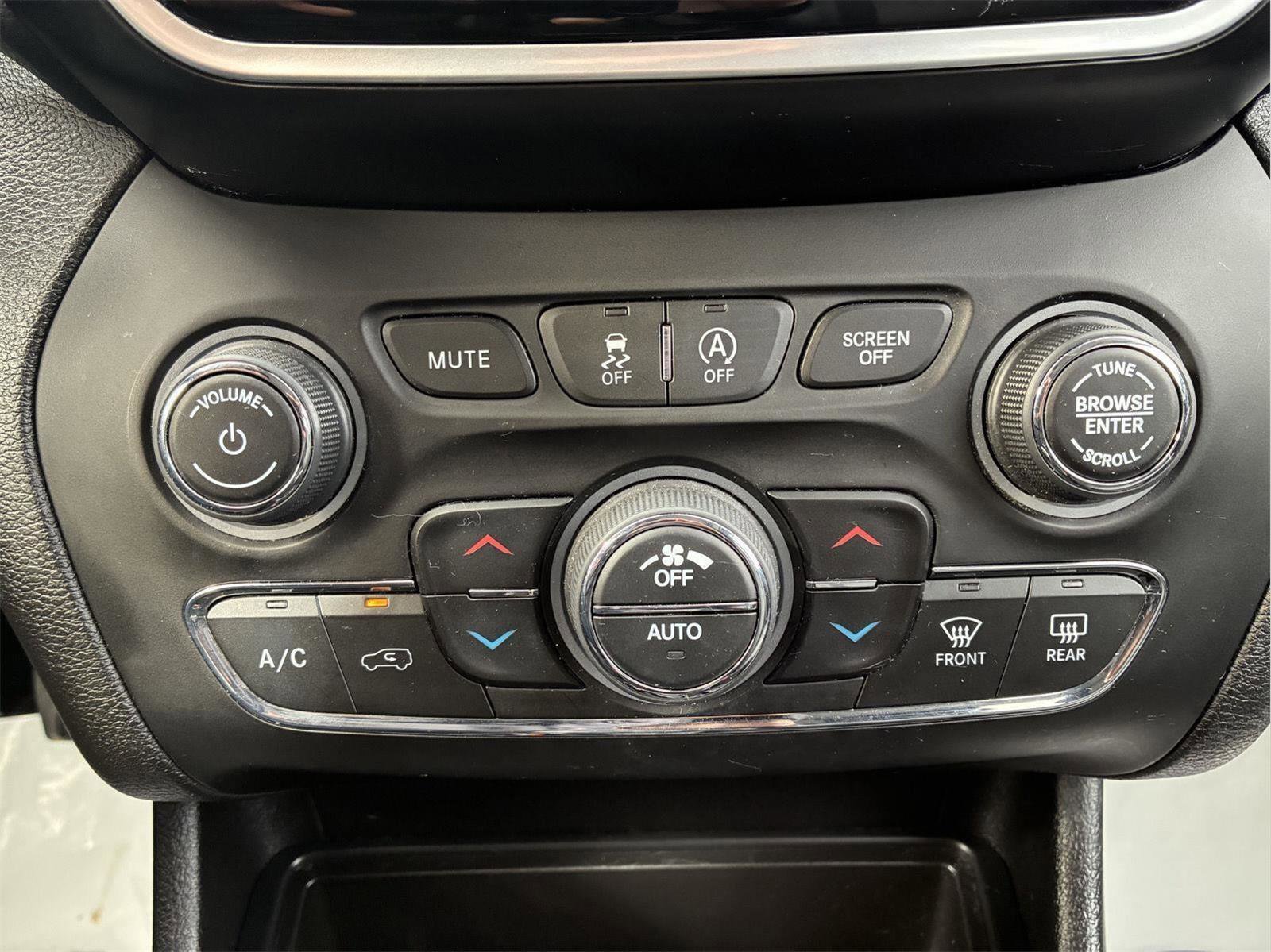 Used 2021 Jeep Cherokee Limited AWD/4WD image 33