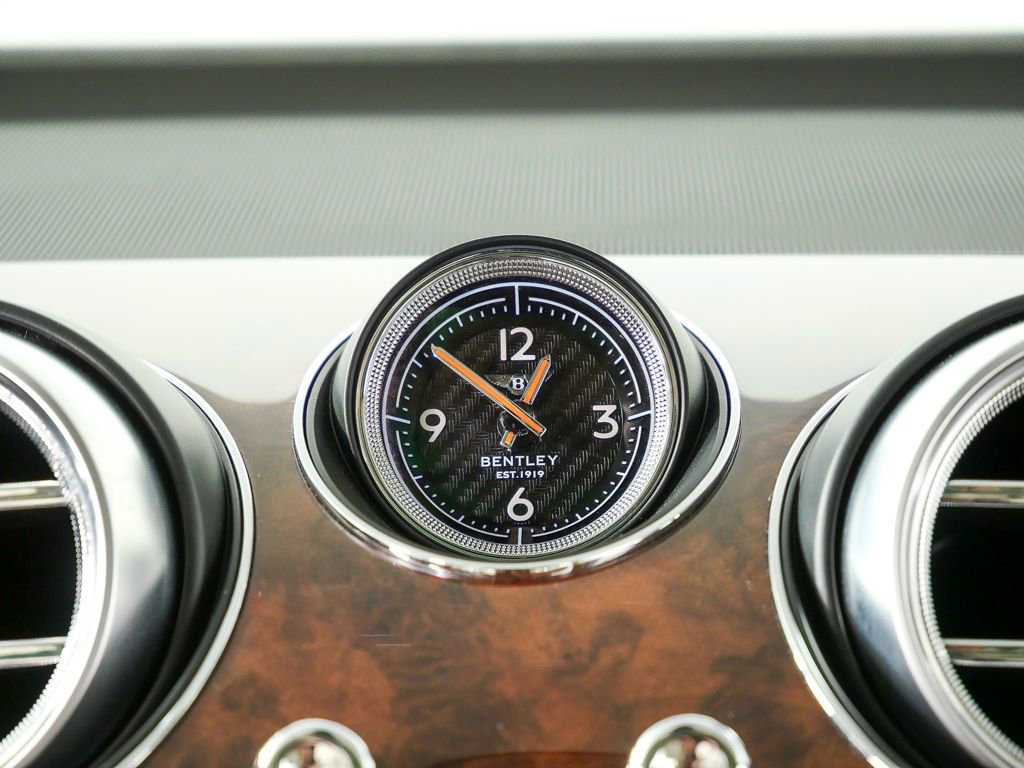 Used 2017 Bentley Bentayga image 17