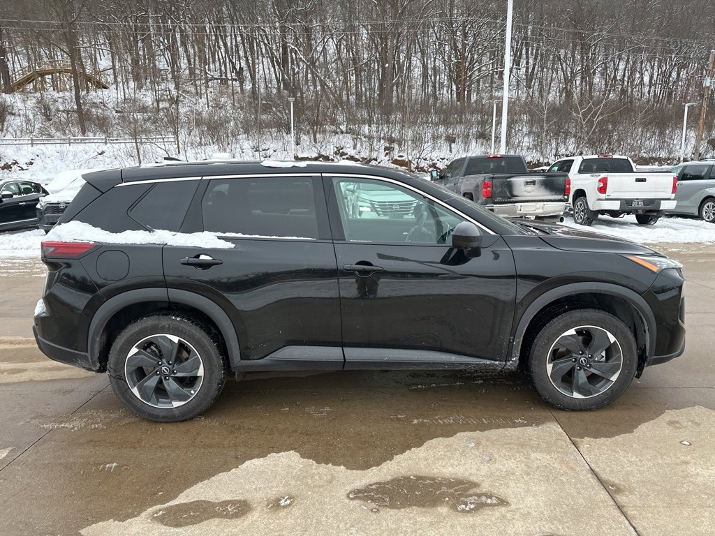 Used 2024 Nissan Rogue SV image 7
