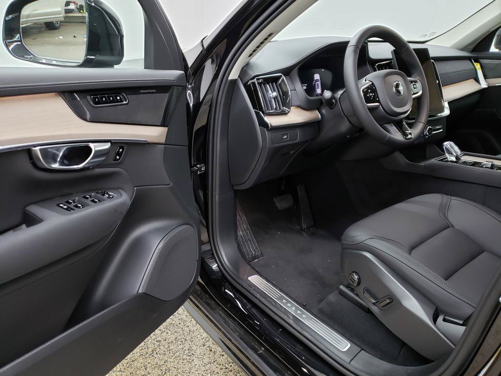 New 2026 Volvo XC90 B6 Plus w/ Protection Package Premier AWD/4WD image 6