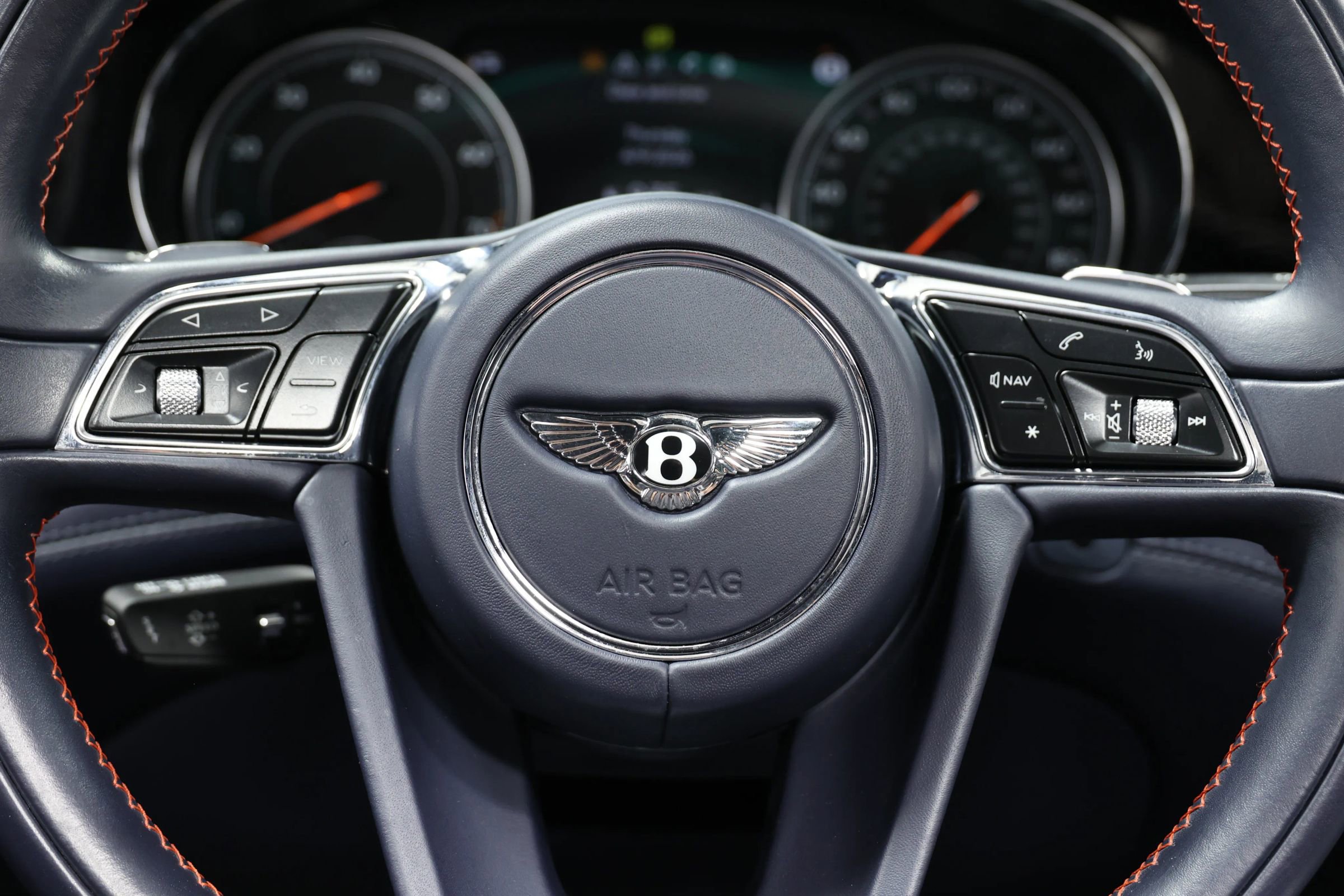 Used 2019 Bentley Bentayga AWD/4WD image 26