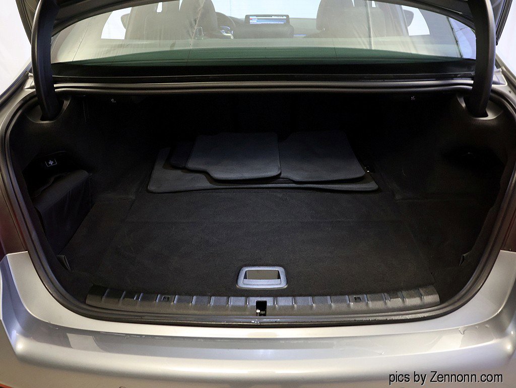 Certified 2023 BMW 530e xDrive w/ Premium Package image 31