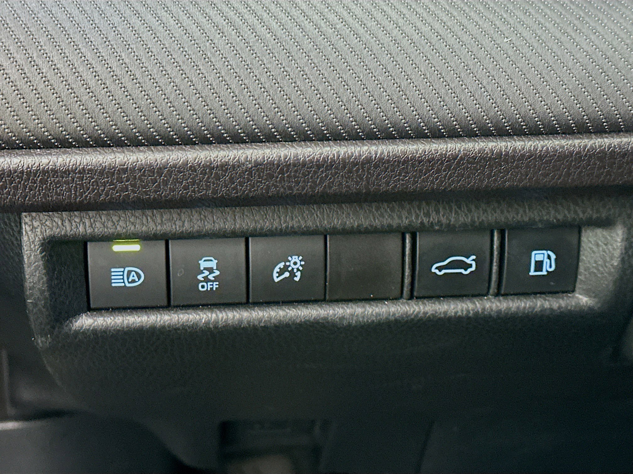 Used 2025 Toyota Camry SE image 17