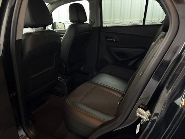 Used 2019 Chevrolet Trax LT w/ Sun & Sound Package AWD/4WD image 17