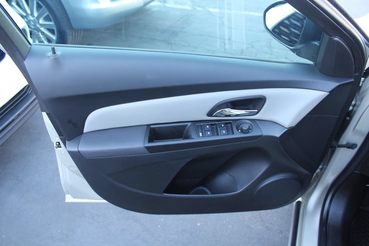 Used 2014 Chevrolet Cruze LS FWD image 14