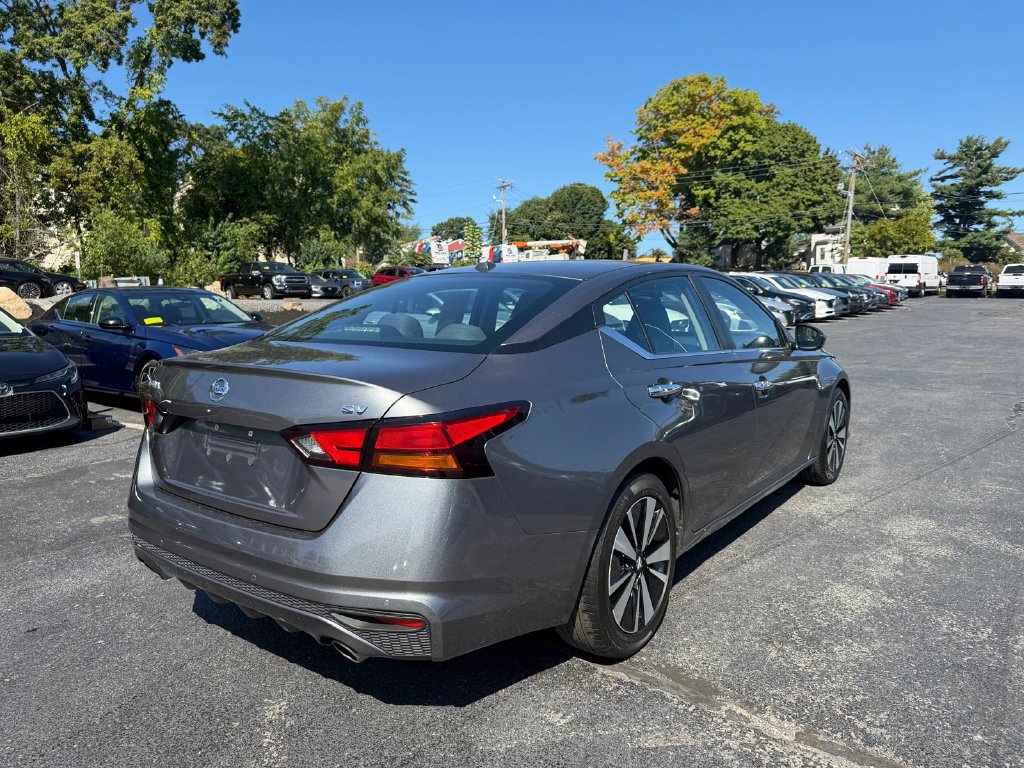 Used 2022 Nissan Altima 2.5 SV w/ SV Premium Package FWD image 5