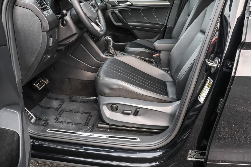 Used 2023 Volkswagen Tiguan SE R-Line FWD image 18