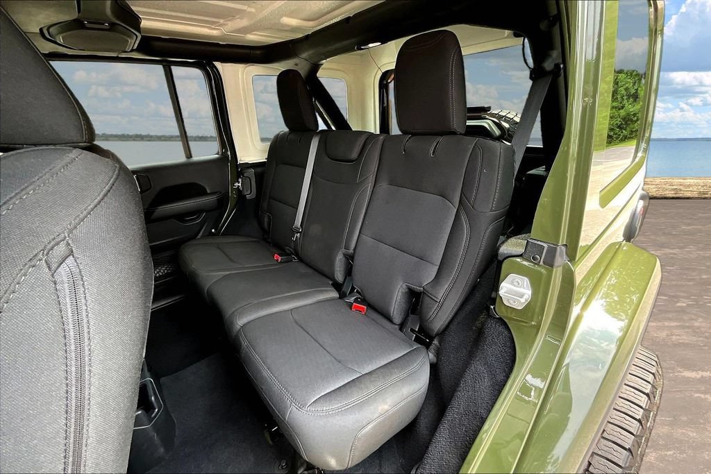 Used 2022 Jeep Wrangler Unlimited Sahara AWD/4WD image 24