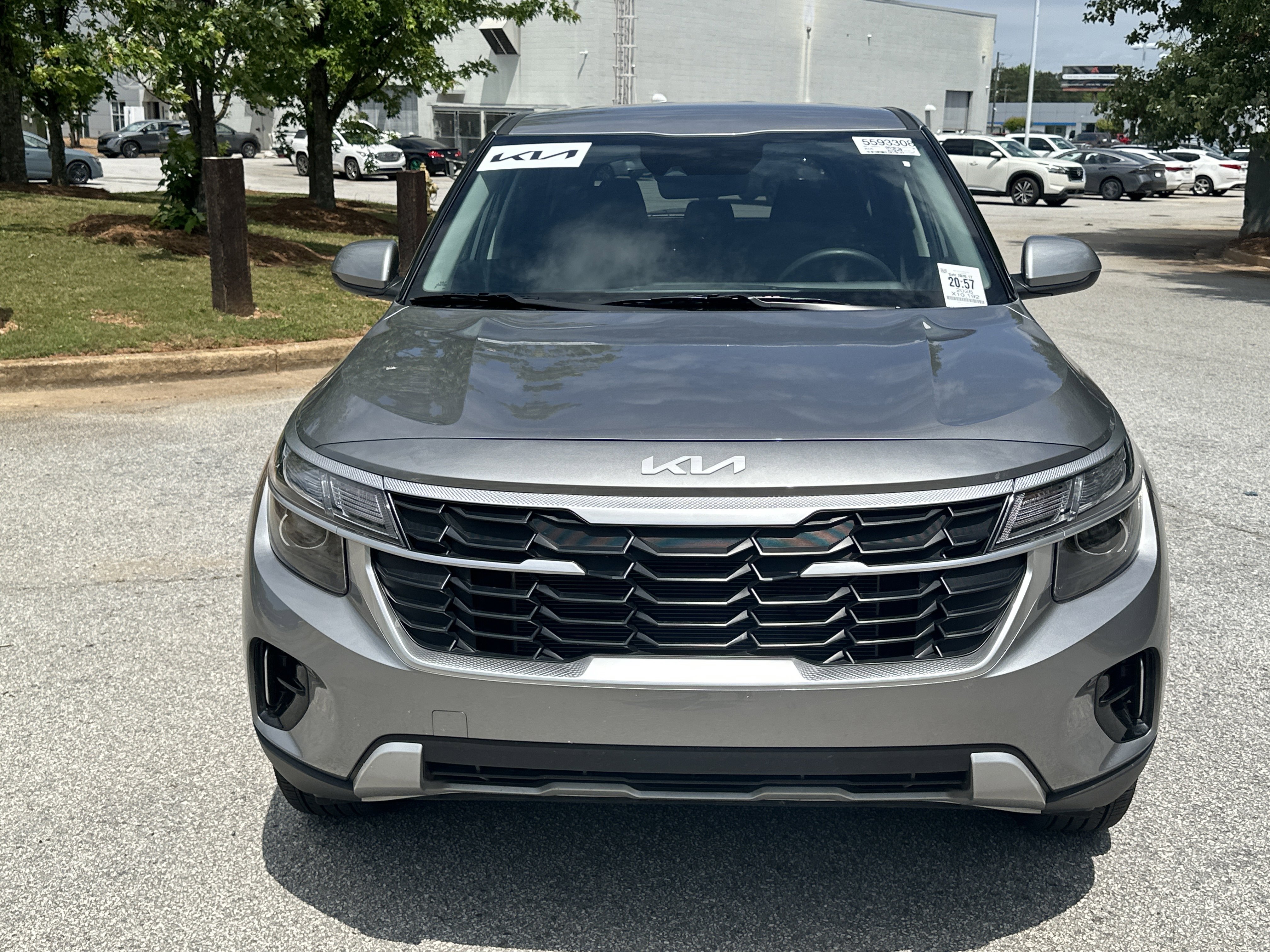 Used 2026 Kia Seltos LX FWD image 2