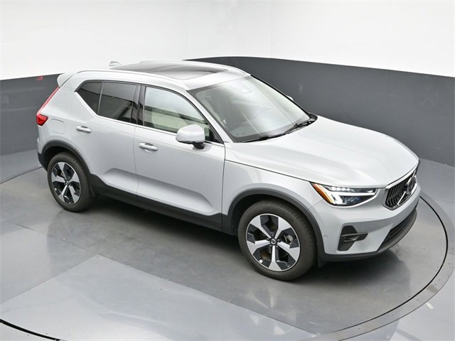 Used 2024 Volvo XC40 B5 Plus image 43