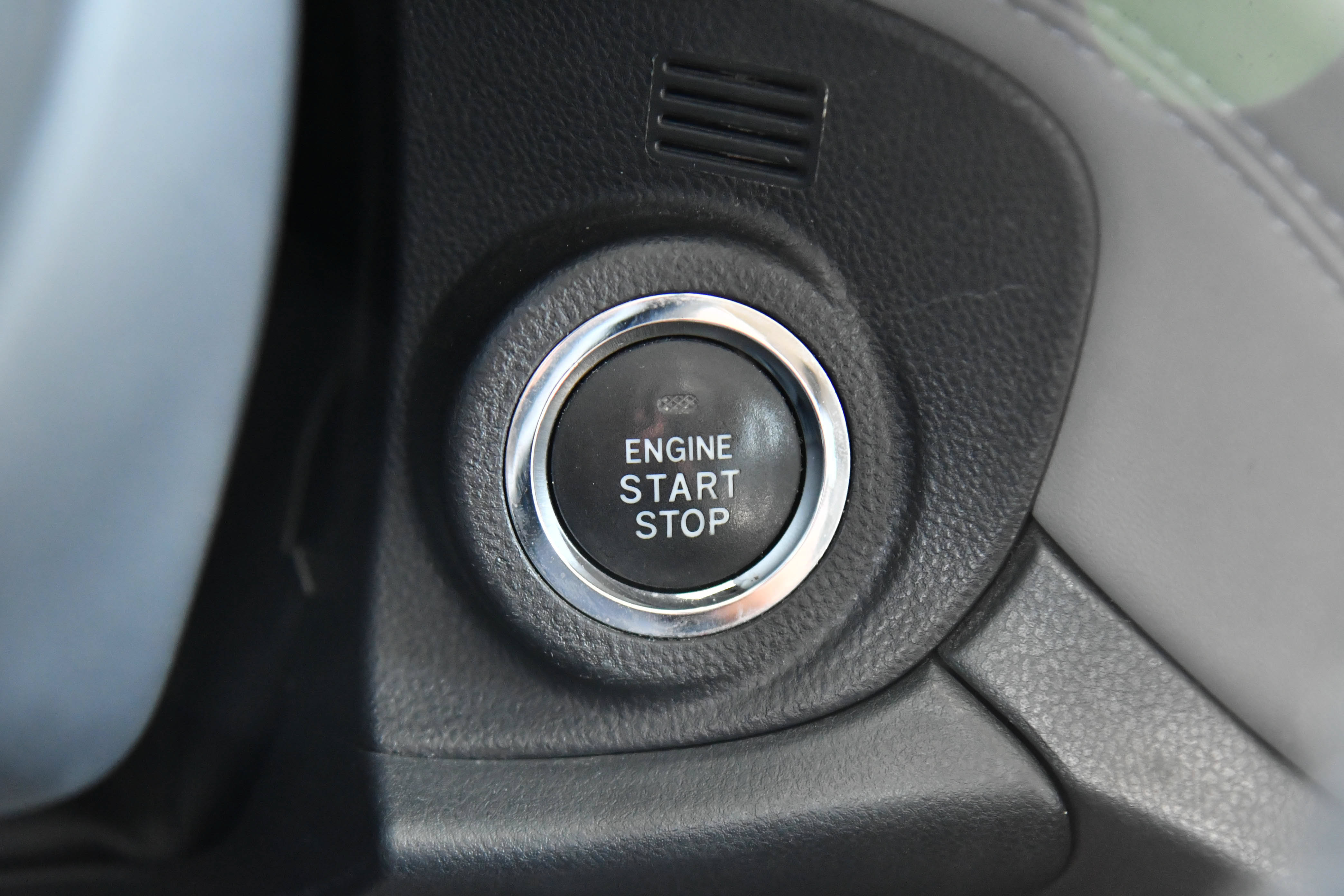 Used 2023 Subaru Outback Premium AWD/4WD image 27