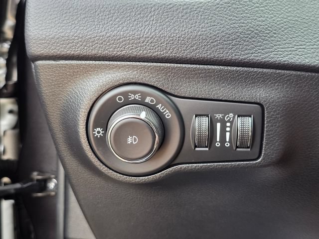 Used 2020 Jeep Compass Latitude FWD image 39
