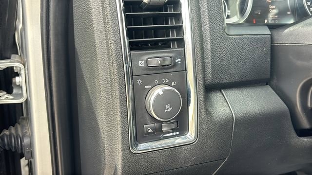 Used 2016 RAM 3500 Laramie w/ Convenience Group AWD/4WD image 11