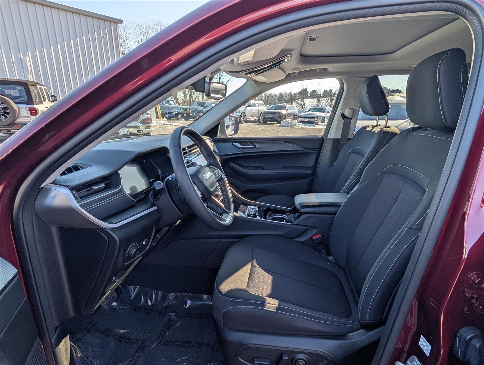 Used 2023 Jeep Grand Cherokee Laredo X image 14