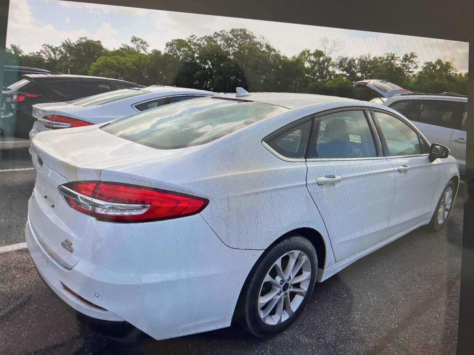 Used 2020 Ford Fusion SE FWD image 2