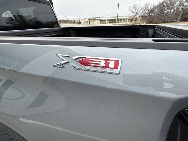New 2026 GMC Sierra 1500 SLT image 9