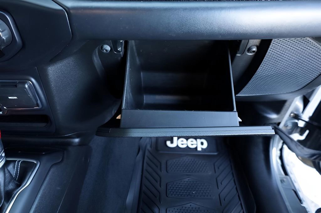 Used 2019 Jeep Wrangler Unlimited Sahara w/ Dual Top Group image 41