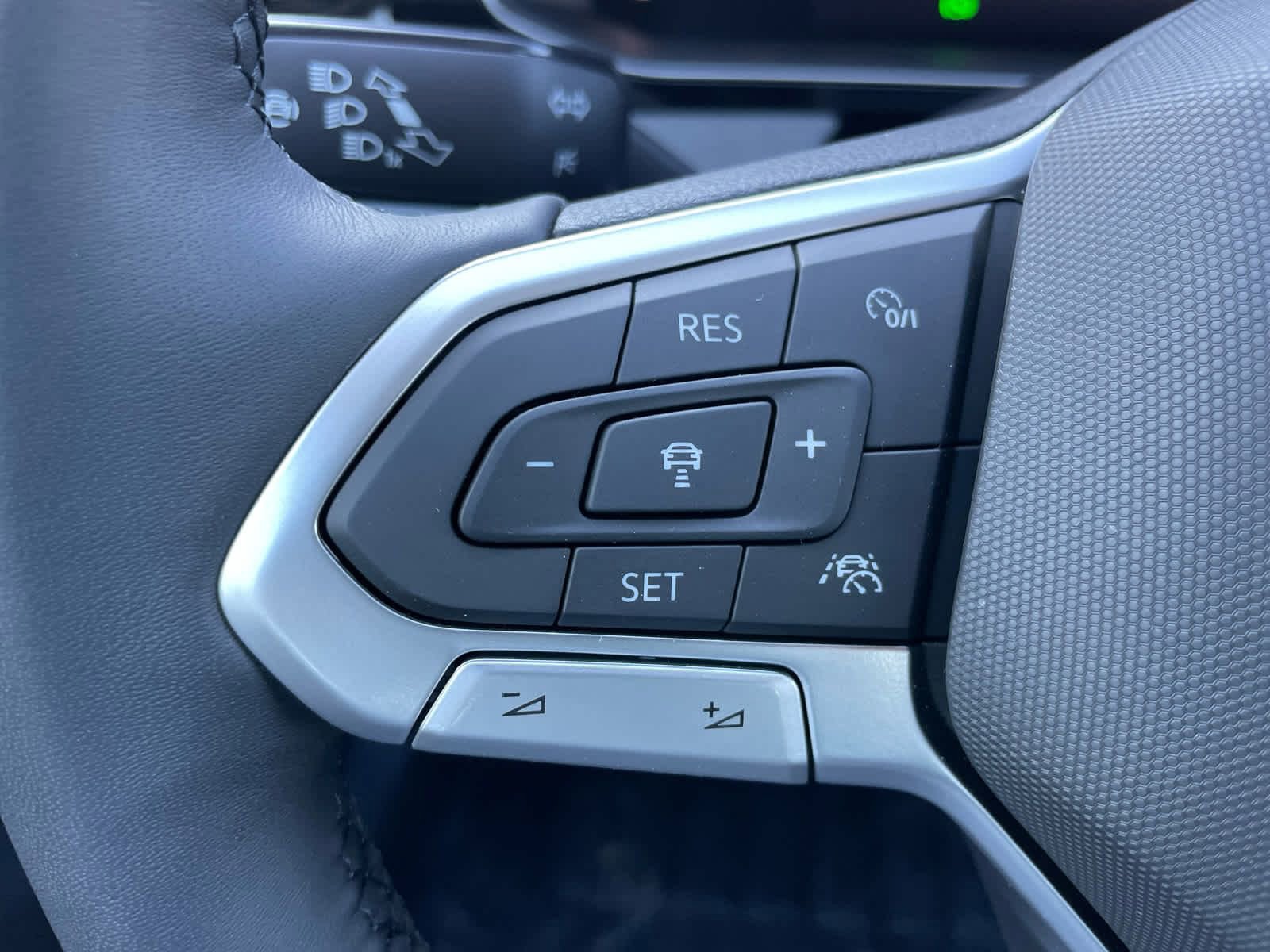 New 2026 Volkswagen Jetta SE FWD image 30