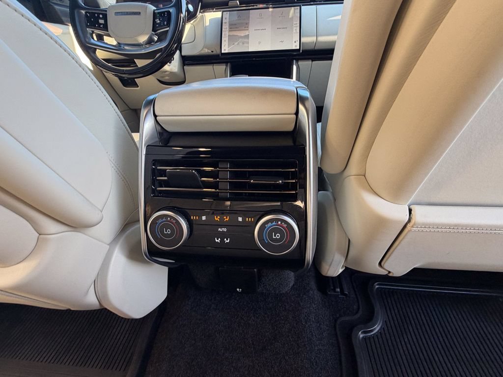 Used 2025 Land Rover Range Rover SE AWD/4WD image 13