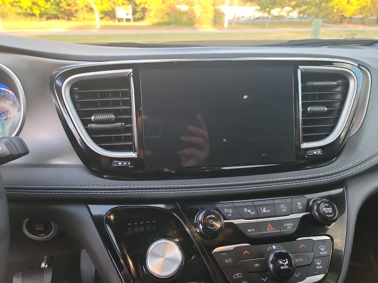 Used 2025 Chrysler Pacifica Select FWD image 15