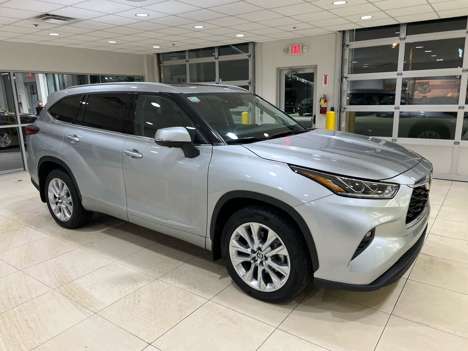 Used 2023 Toyota Highlander Limited