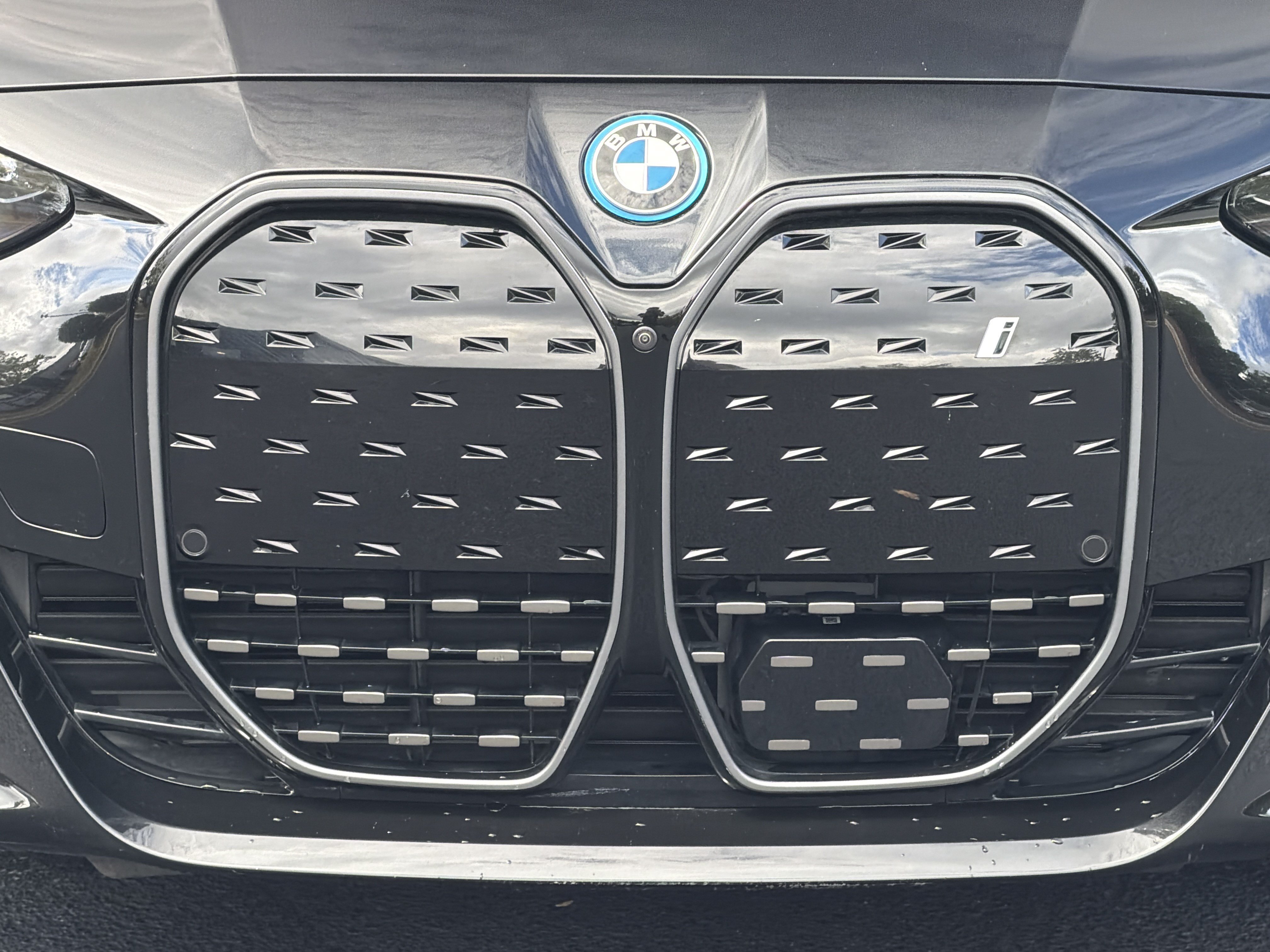 Used 2023 BMW i4 eDrive40 w/ M Sport Package RWD image 39