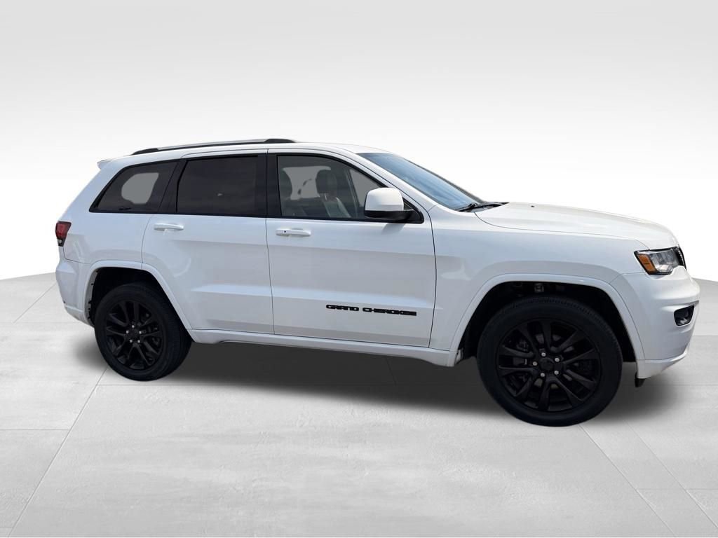 Used 2020 Jeep Grand Cherokee Altitude AWD/4WD image 2