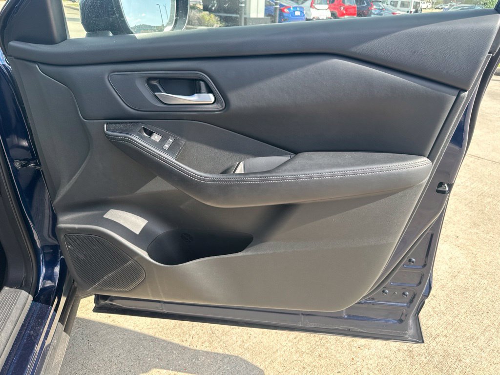 Used 2025 Nissan Rogue SV FWD image 35