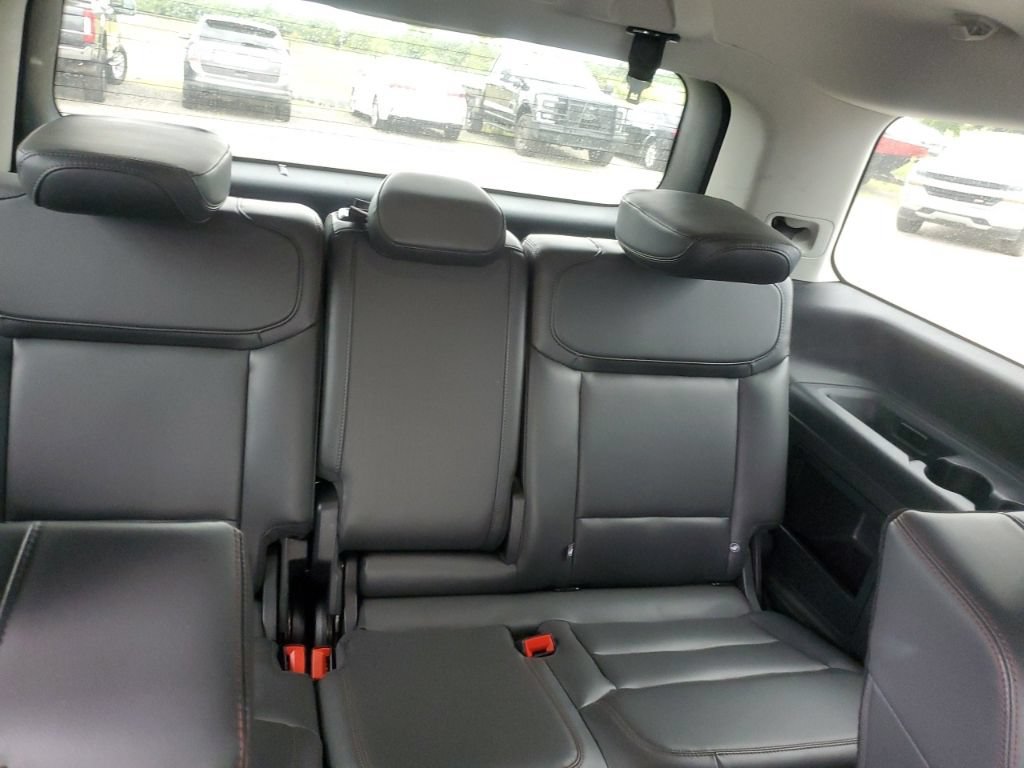 Used 2025 Ford Expedition Active AWD/4WD image 25