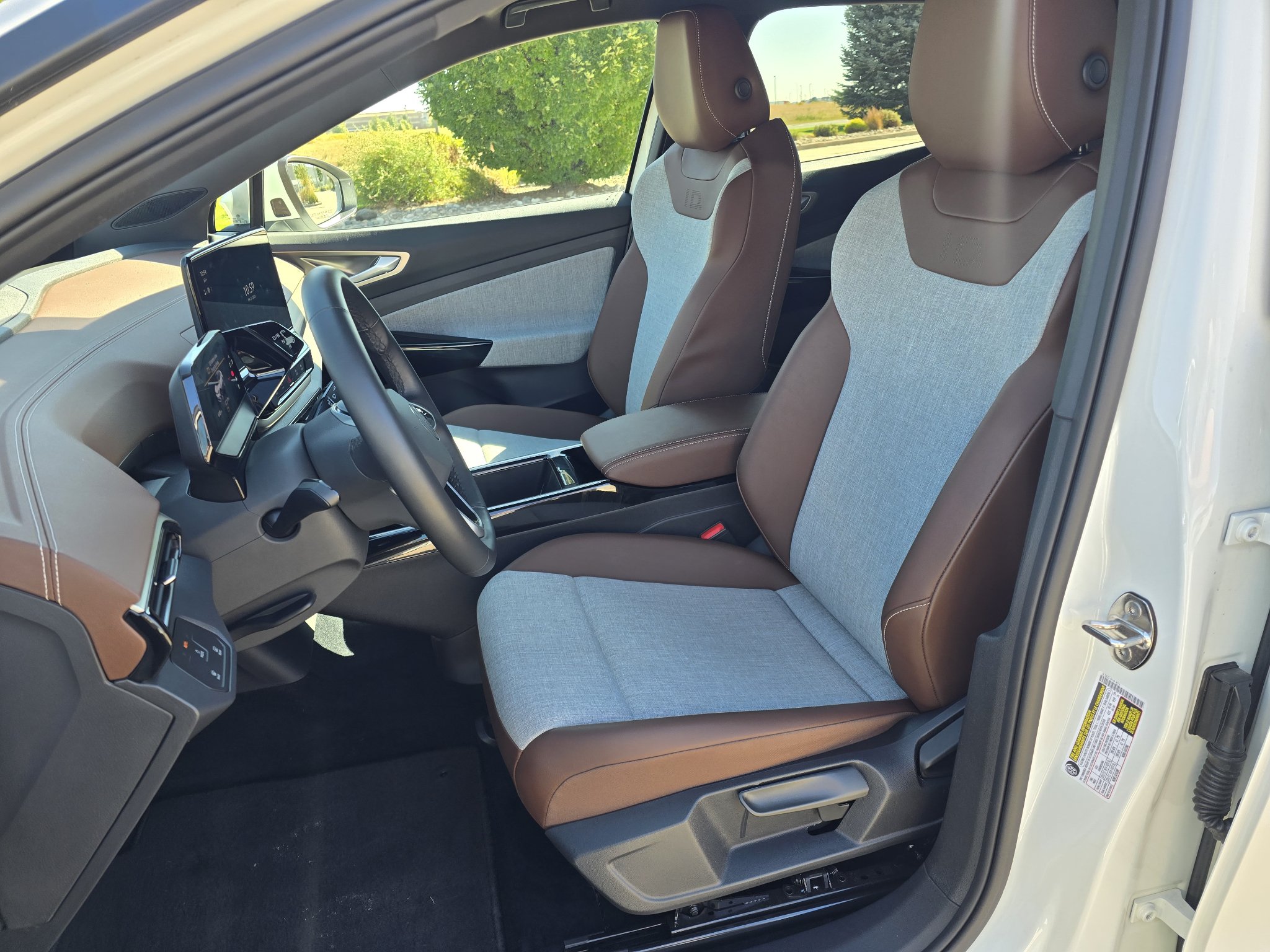 Used 2023 Volkswagen ID.4 2WD image 13