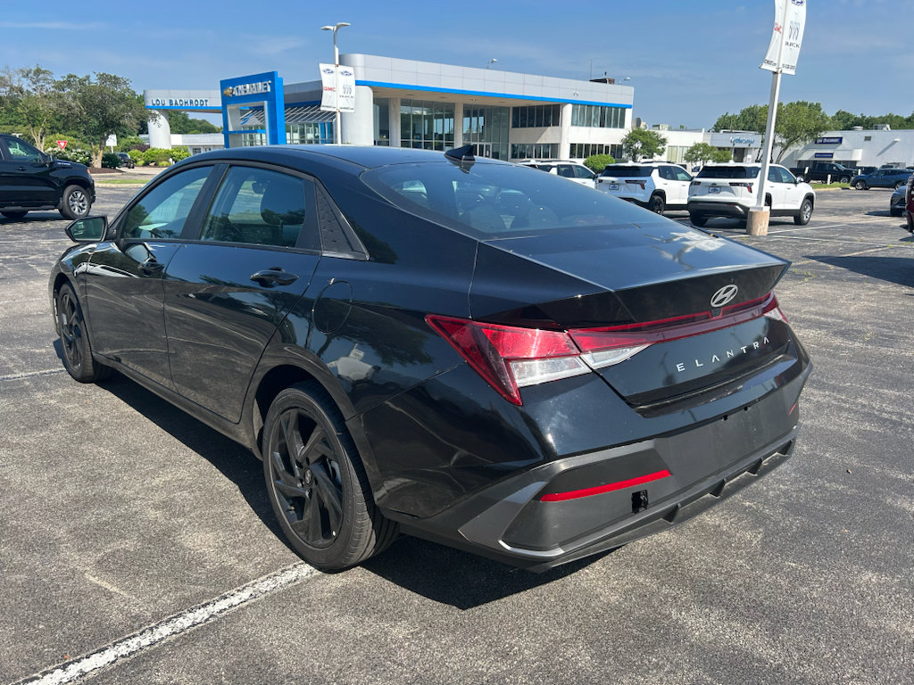 Used 2026 Hyundai Elantra Sport FWD image 7