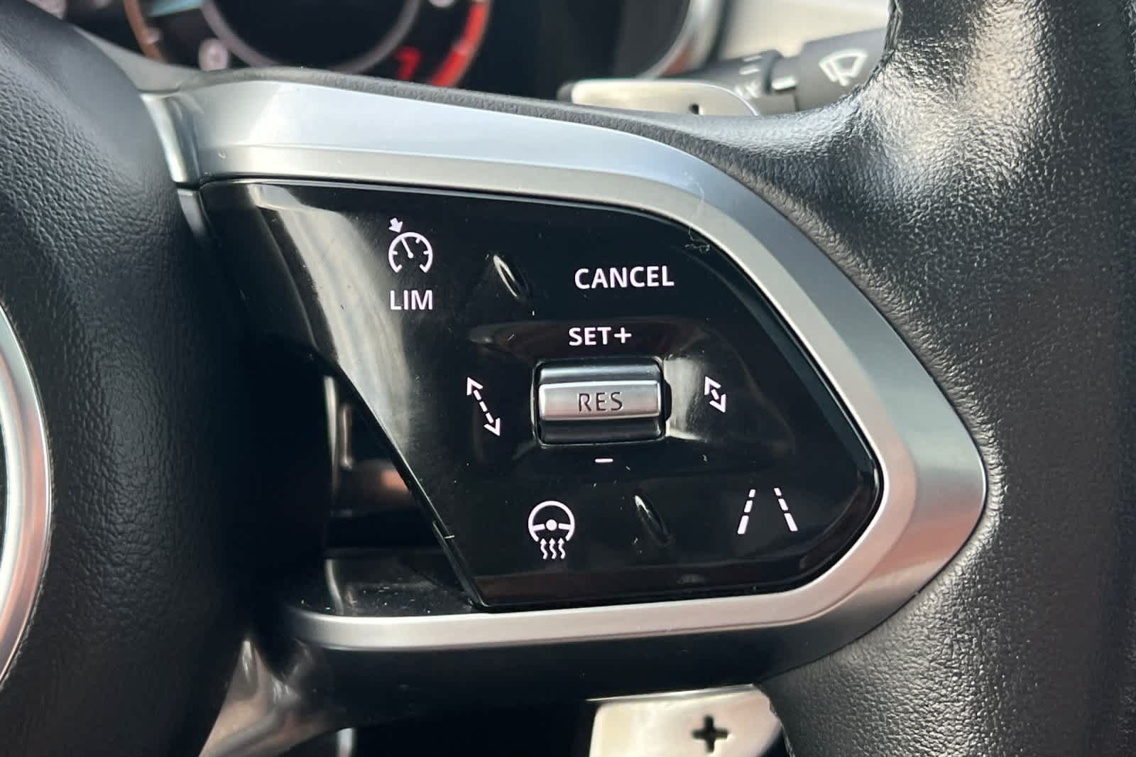 Used 2024 Jaguar XF R-Dynamic SE AWD/4WD image 29