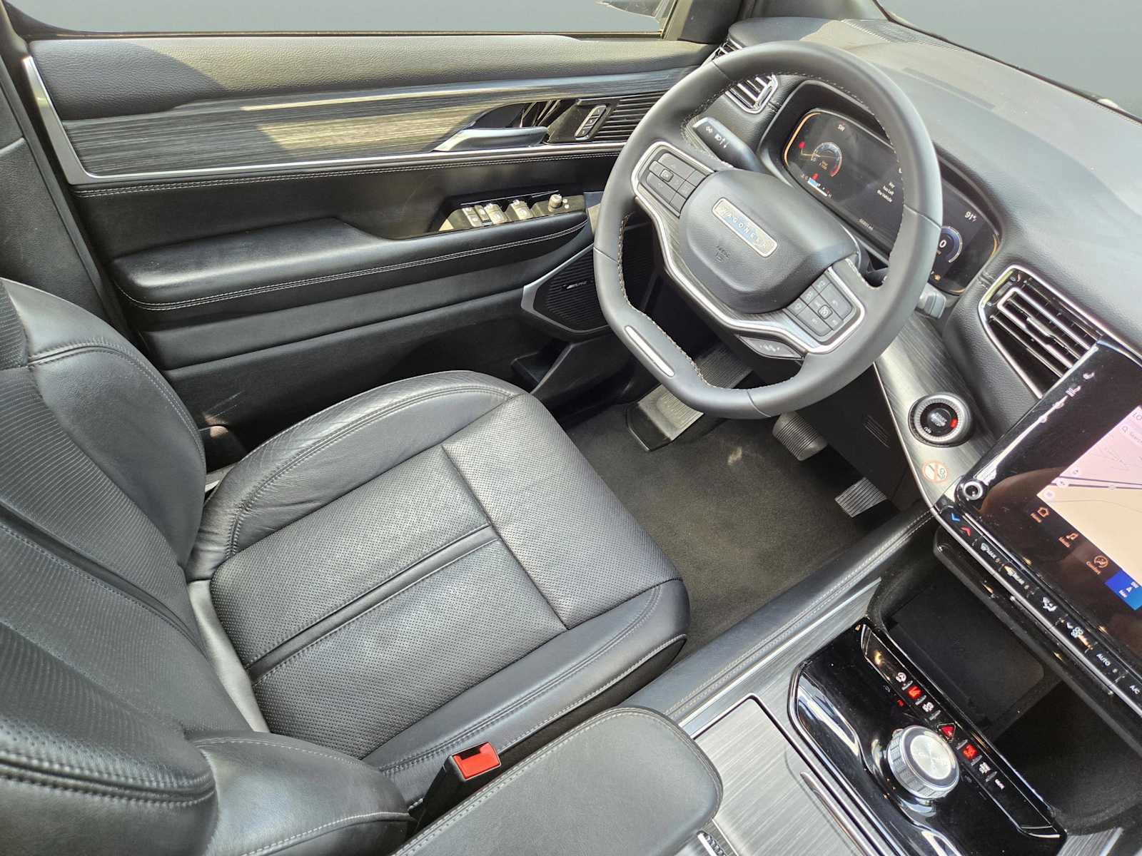 Used 2024 Jeep Wagoneer L Series II image 19